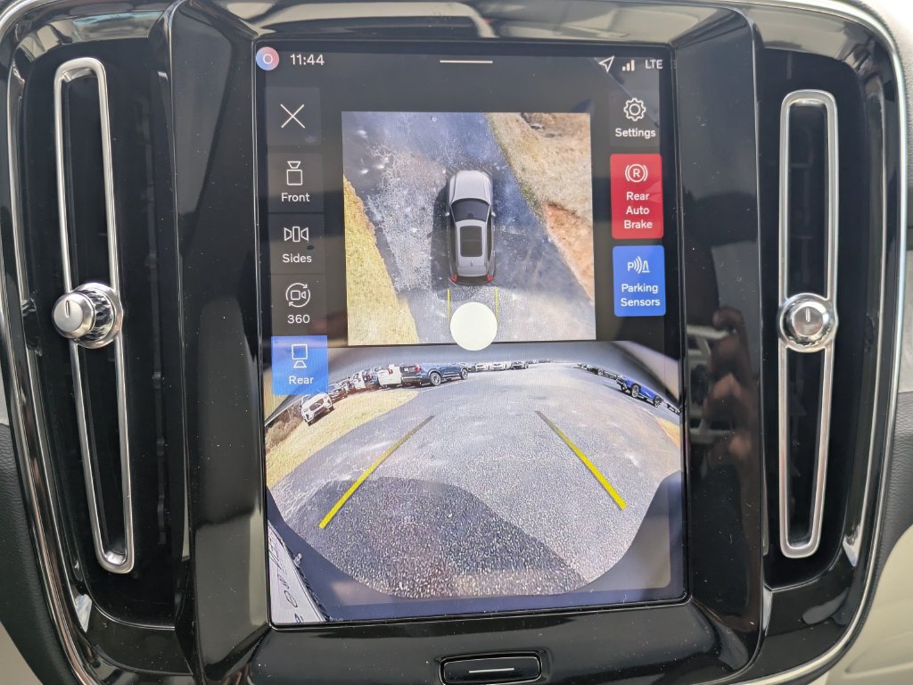 New 2026 Volvo XC40 B4 Plus w/ Climate Package FWD image 23