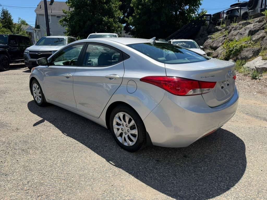 Used 2013 Hyundai Elantra GLS FWD image 4