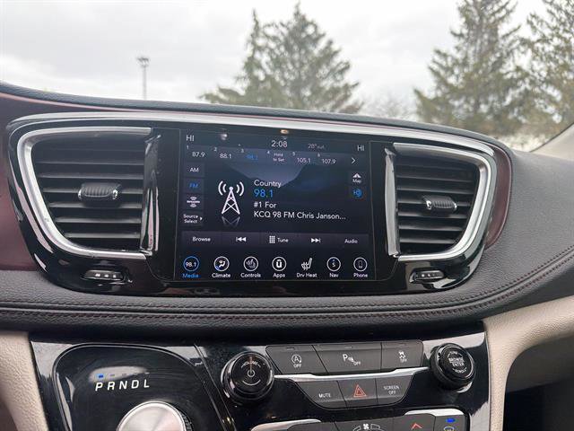 Used 2019 Chrysler Pacifica Limited image 12