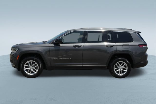 Used 2022 Jeep Grand Cherokee L Laredo w/ Luxury Tech Group I AWD/4WD image 4
