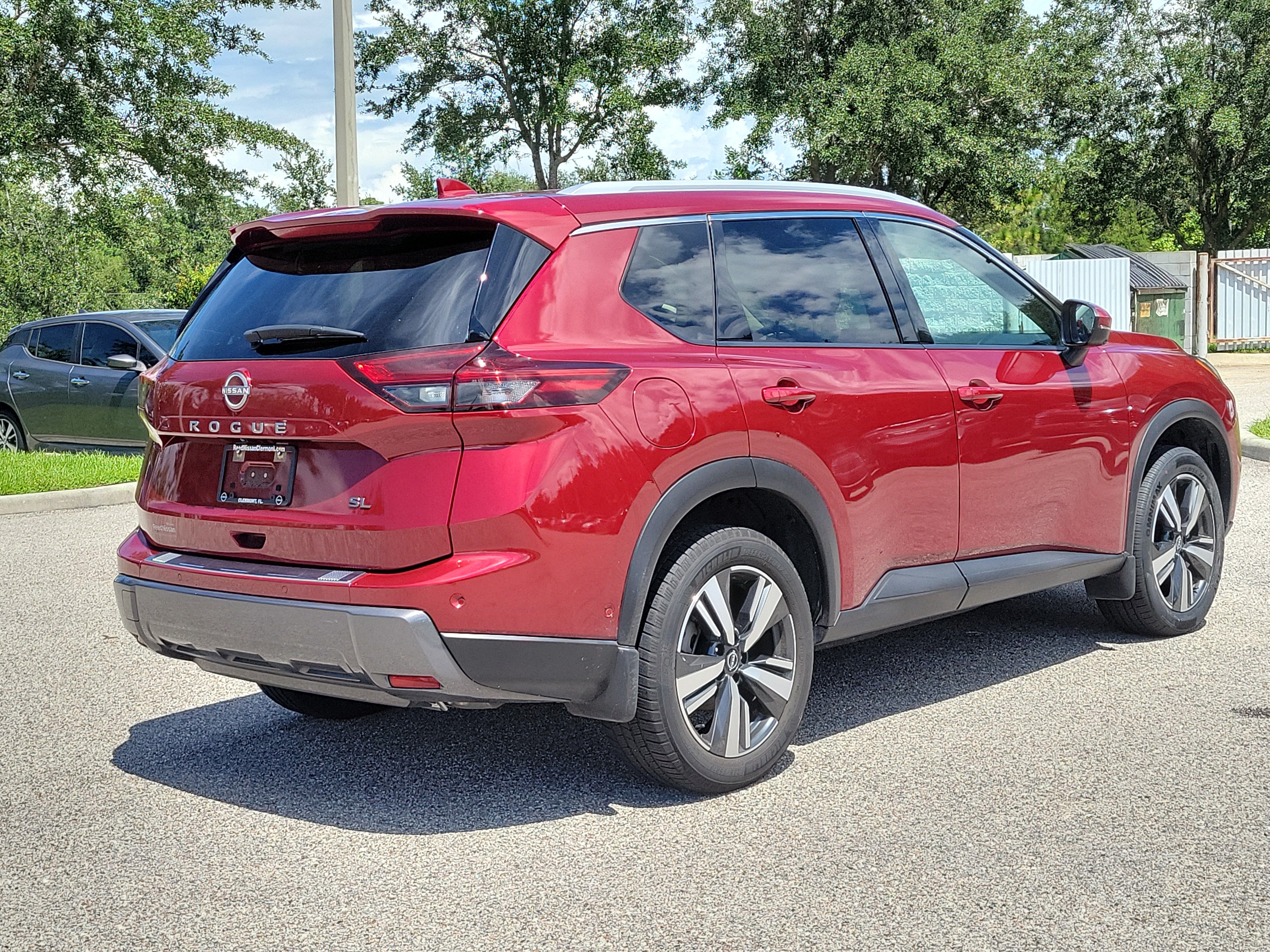 Certified 2025 Nissan Rogue SL FWD image 7