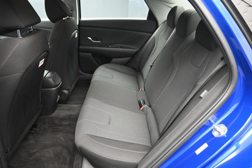 Certified 2025 Hyundai Elantra SE FWD image 20