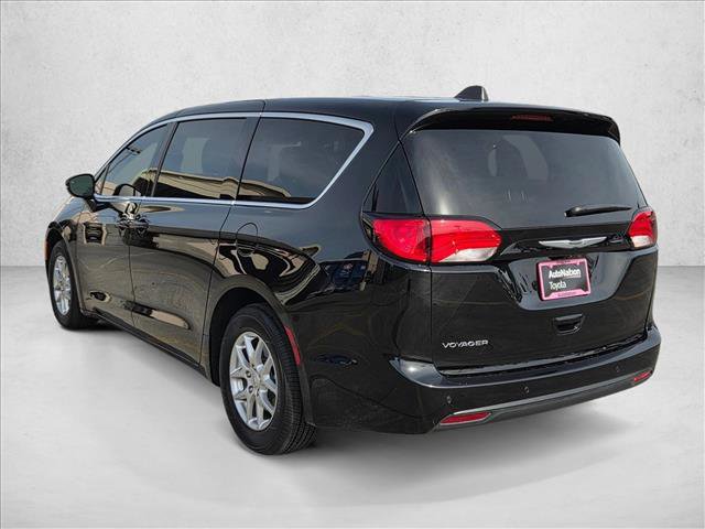 Used 2025 Chrysler Voyager LX image 8