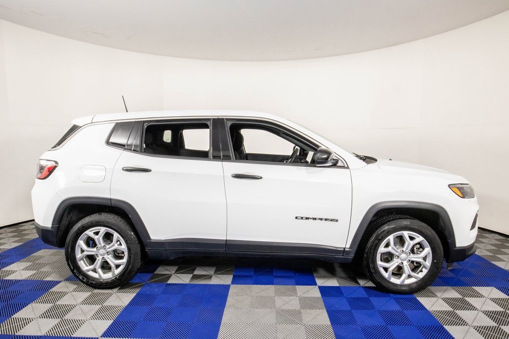 Used 2024 Jeep Compass Sport image 4