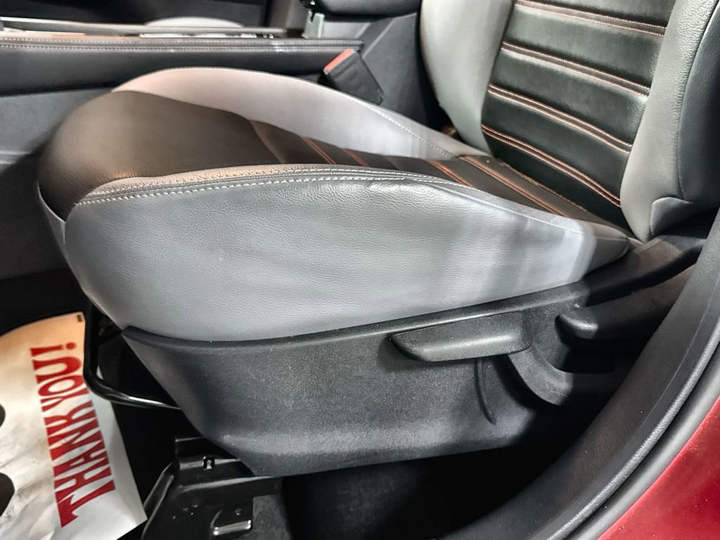 Used 2023 Nissan Kicks SR w/ SR Premium Package image 13