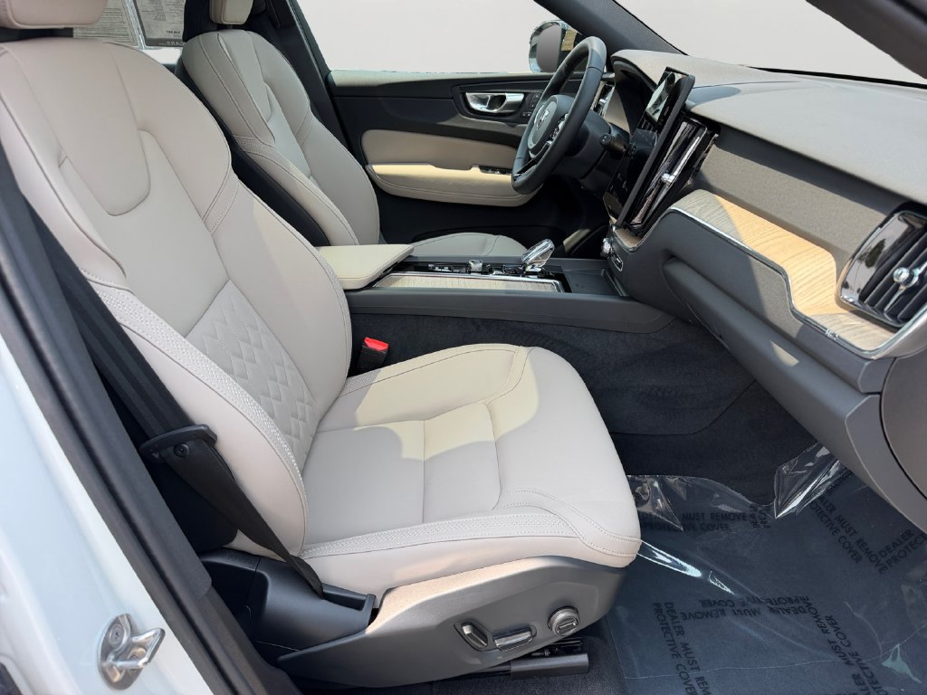 Certified 2026 Volvo XC60 B5 Core w/ Climate Package AWD/4WD image 8