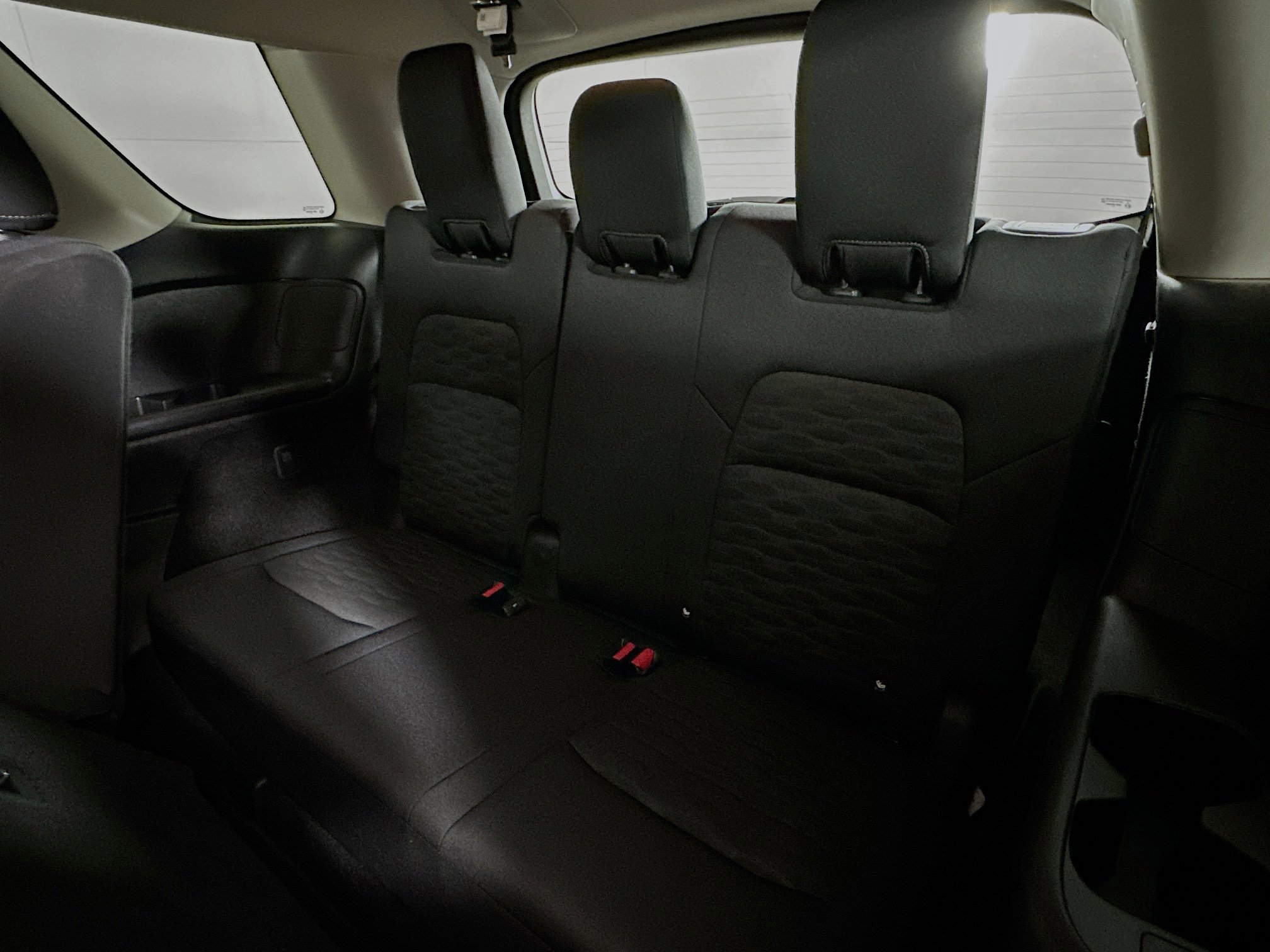 Used 2025 Nissan Pathfinder SV image 28