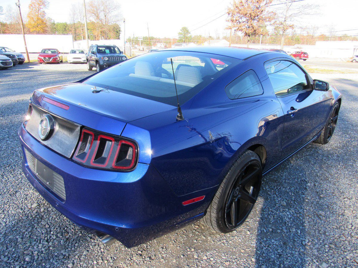 Used 2013 Ford Mustang Coupe image 5