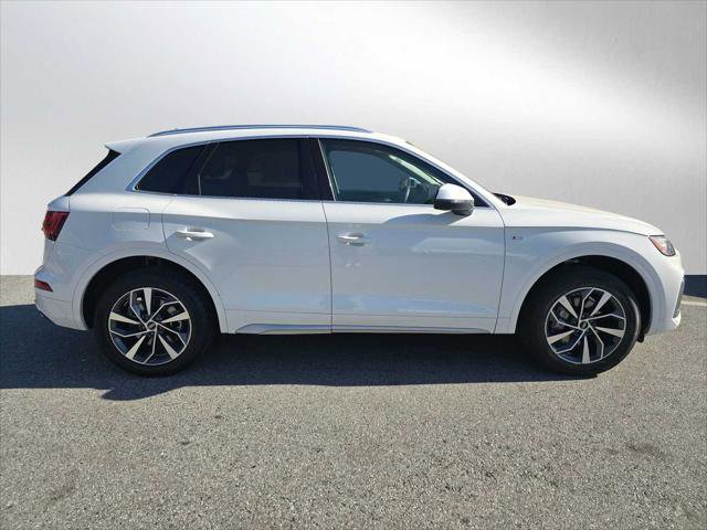 Used 2023 Audi Q5 2.0T Premium Plus w/ Premium Plus Package AWD/4WD image 2