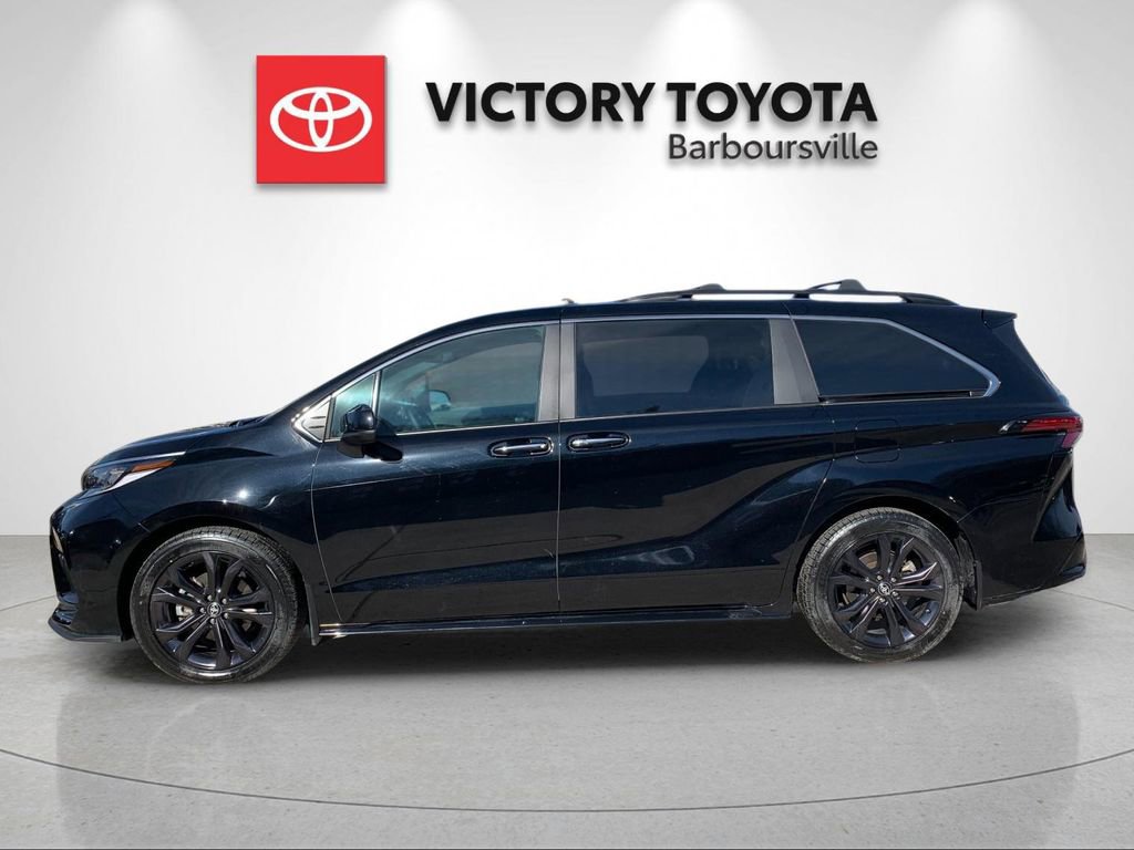 Used 2024 Toyota Sienna XSE w/ XSE Plus Package image 2