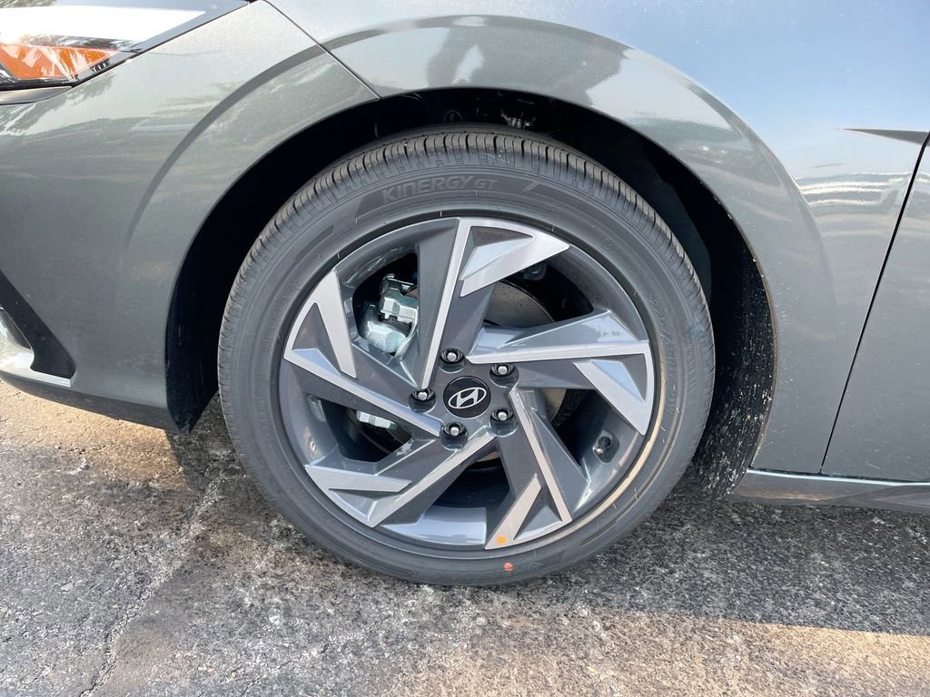 New 2025 Hyundai Elantra Limited image 35