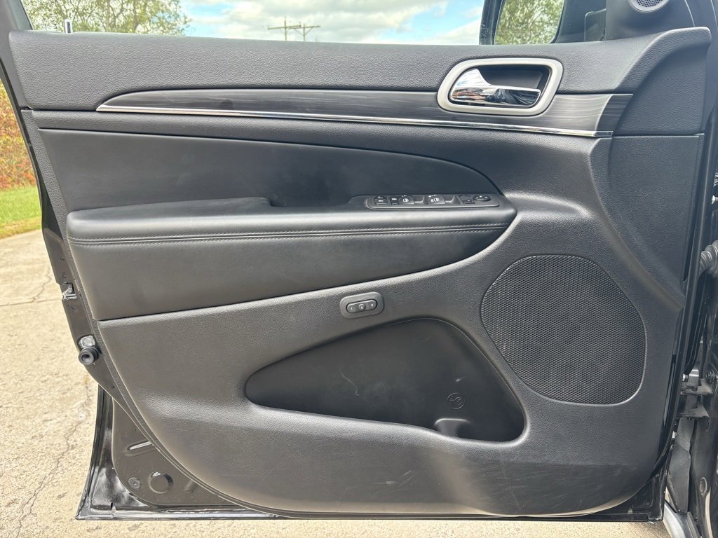 Used 2022 Jeep Grand Cherokee Limited w/ Technology Group image 17