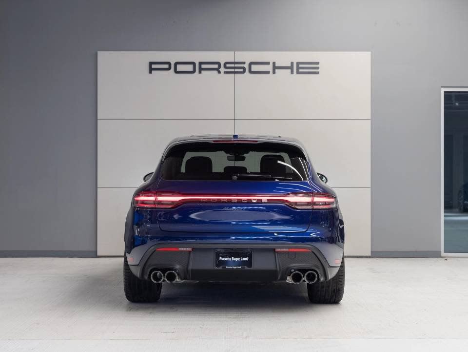 Certified 2025 Porsche Macan Turbo image 6