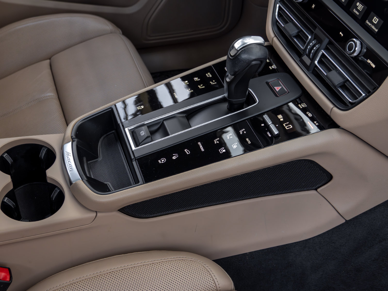 Certified 2023 Porsche Macan AWD/4WD image 54