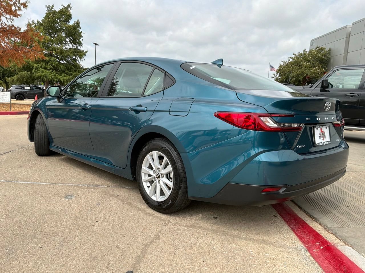 Used 2026 Toyota Camry LE FWD image 8
