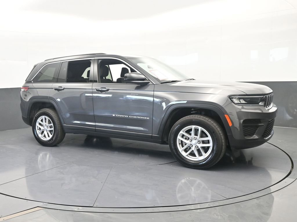 Used 2025 Jeep Grand Cherokee Laredo X RWD image 8