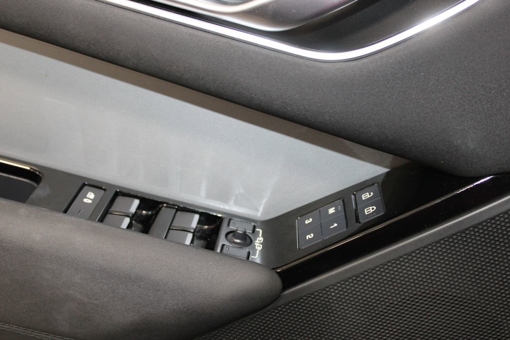 Used 2024 Land Rover Range Rover Velar S image 40