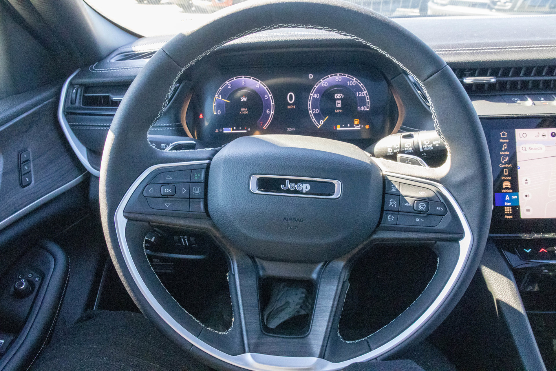 New 2026 Jeep Grand Cherokee Limited w/ Limited Altitude Package AWD/4WD image 31