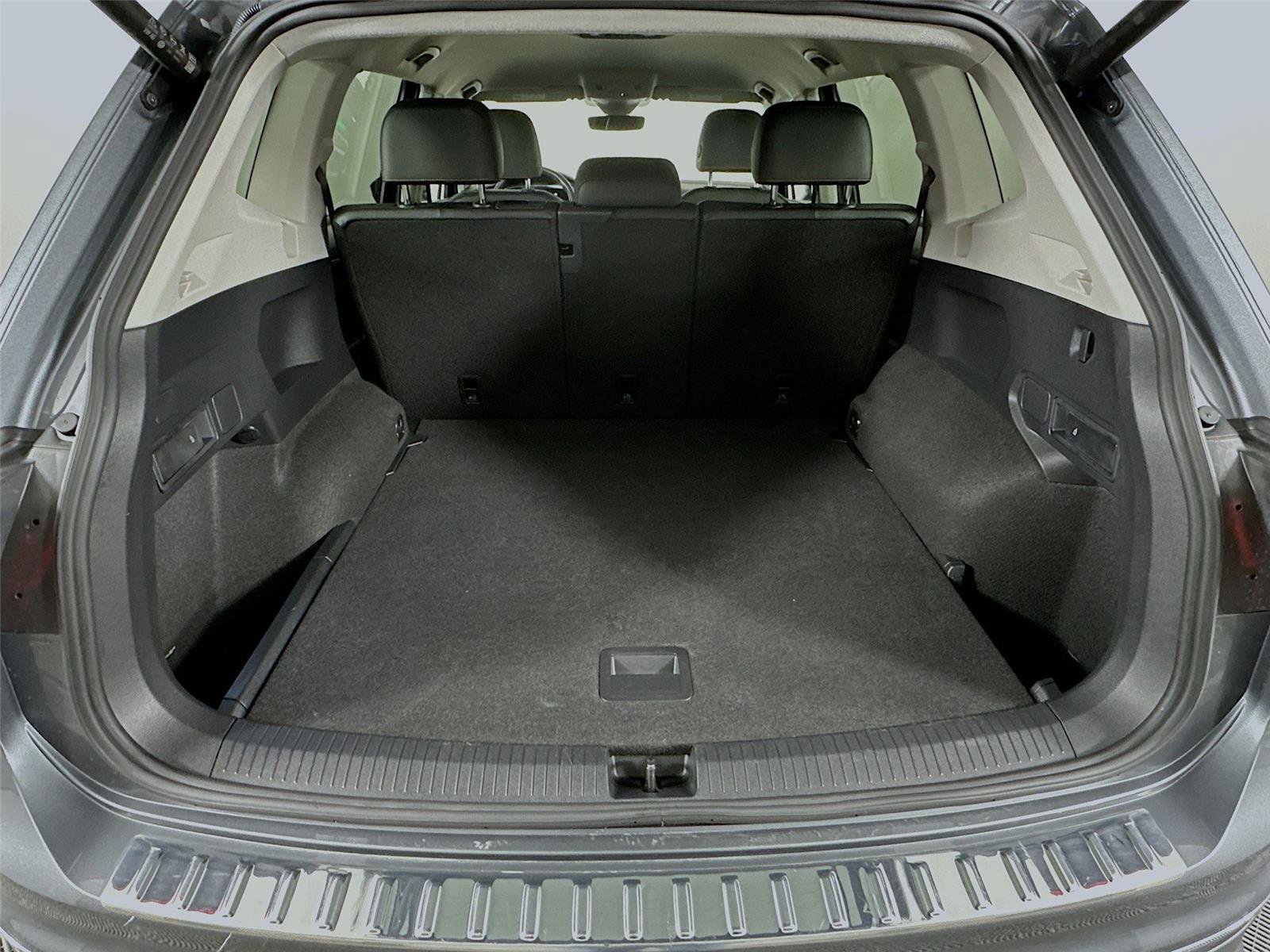 Used 2024 Volkswagen Tiguan Wolfsburg Edition image 23