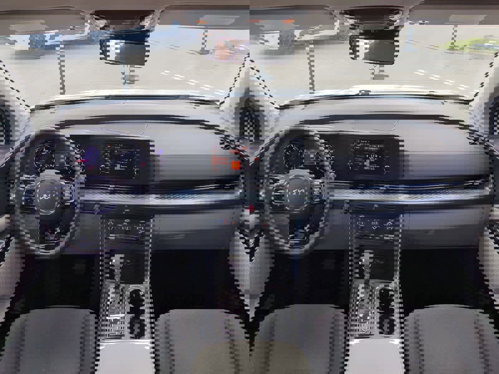 Certified 2024 Kia Carnival LX image 14