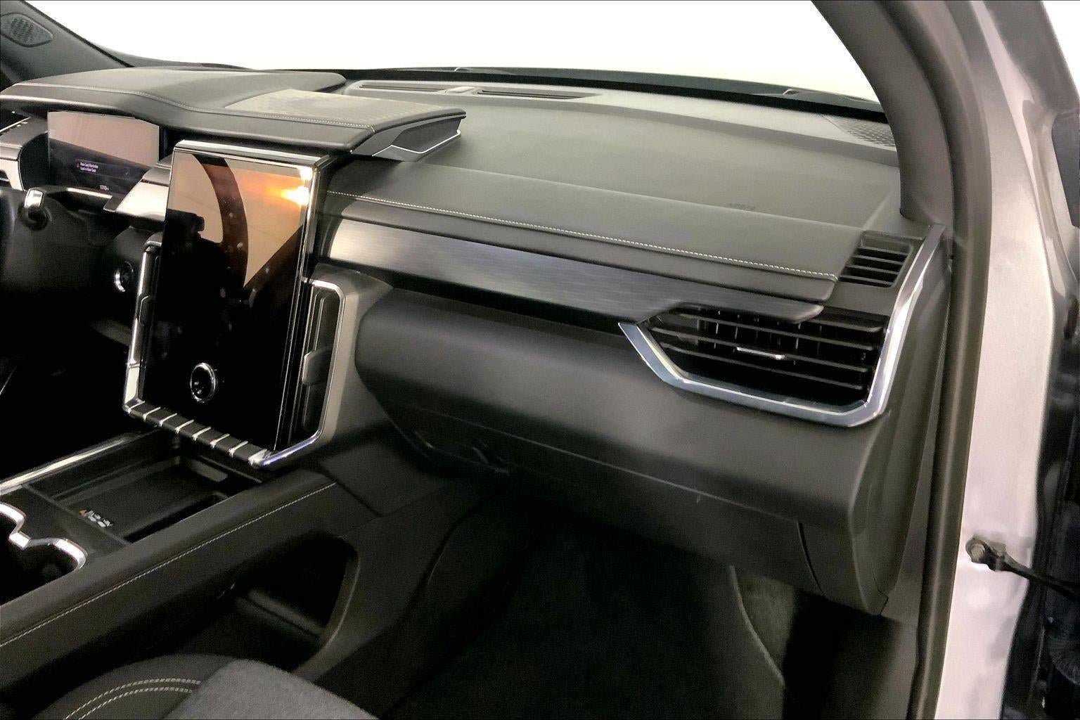 Used 2025 GMC Acadia Elevation AWD/4WD image 16