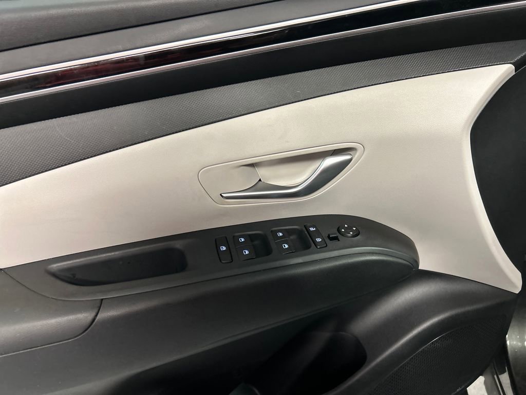 Used 2023 Hyundai Tucson SE image 12