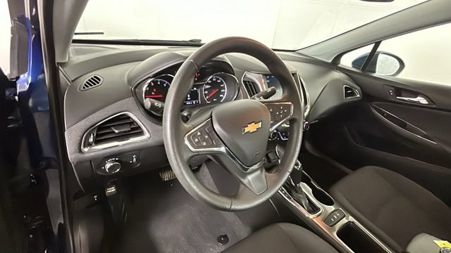 Used 2019 Chevrolet Cruze LT w/ Convenience Package FWD image 13