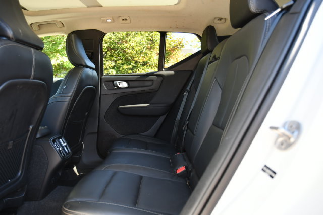 Certified 2025 Volvo XC40 B5 Plus AWD/4WD image 18
