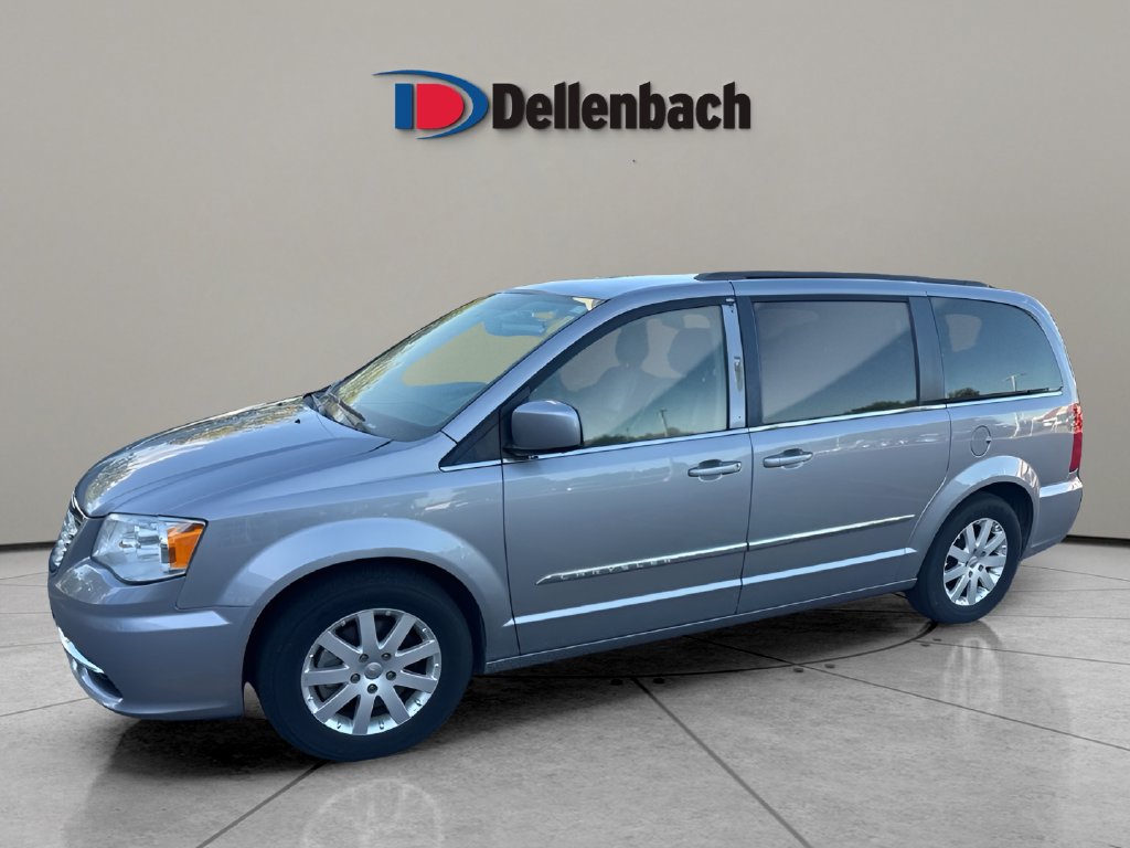 Used 2015 Chrysler Town & Country Touring FWD image 1