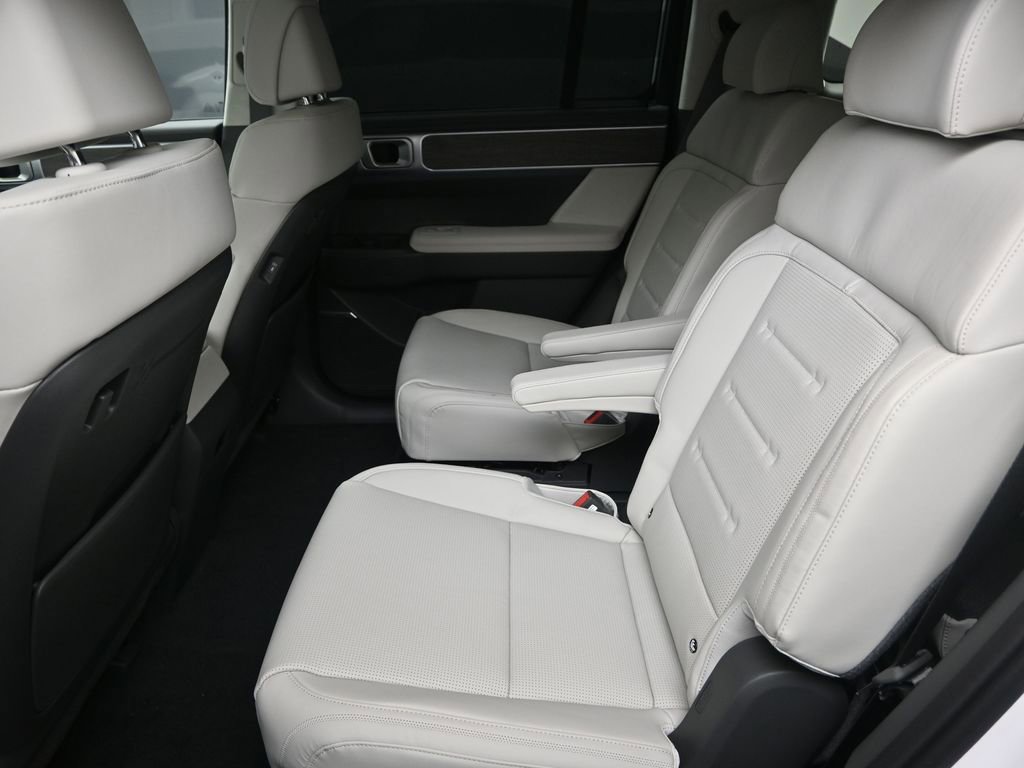 Used 2025 Hyundai Santa Fe Calligraphy image 18