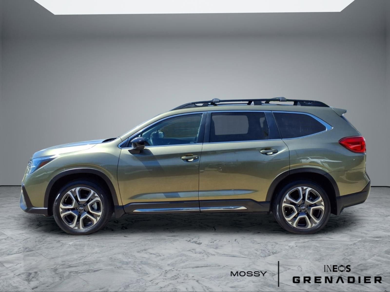 Used 2024 Subaru Ascent Limited w/ Technology Package AWD/4WD image 5