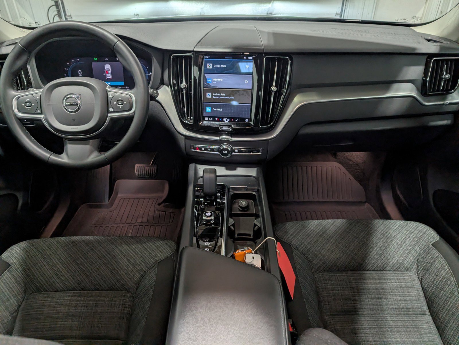 Used 2023 Volvo XC60 T8 Core image 11