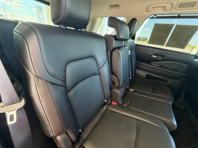 Used 2023 Nissan Pathfinder SL AWD/4WD image 27