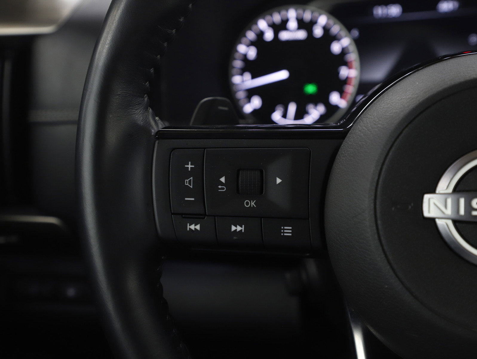 Used 2022 Nissan Pathfinder Platinum w/ Cargo Package image 29