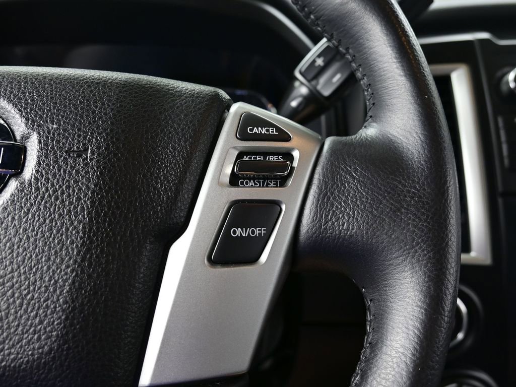 Used 2019 Nissan Titan SV w/ SV Convenience Package image 5