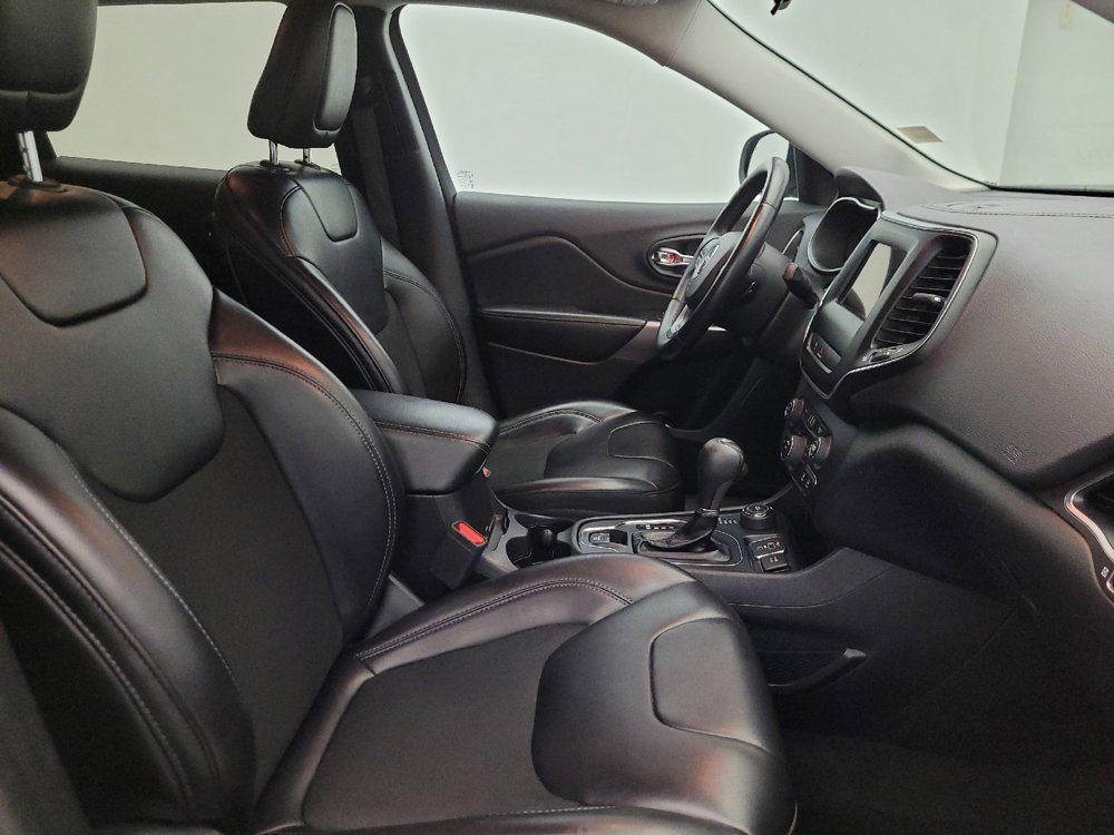 Used 2019 Jeep Cherokee Latitude Plus AWD/4WD image 21