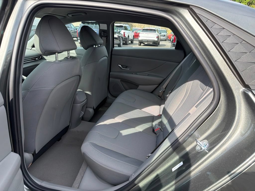New 2026 Hyundai Elantra SE FWD image 15