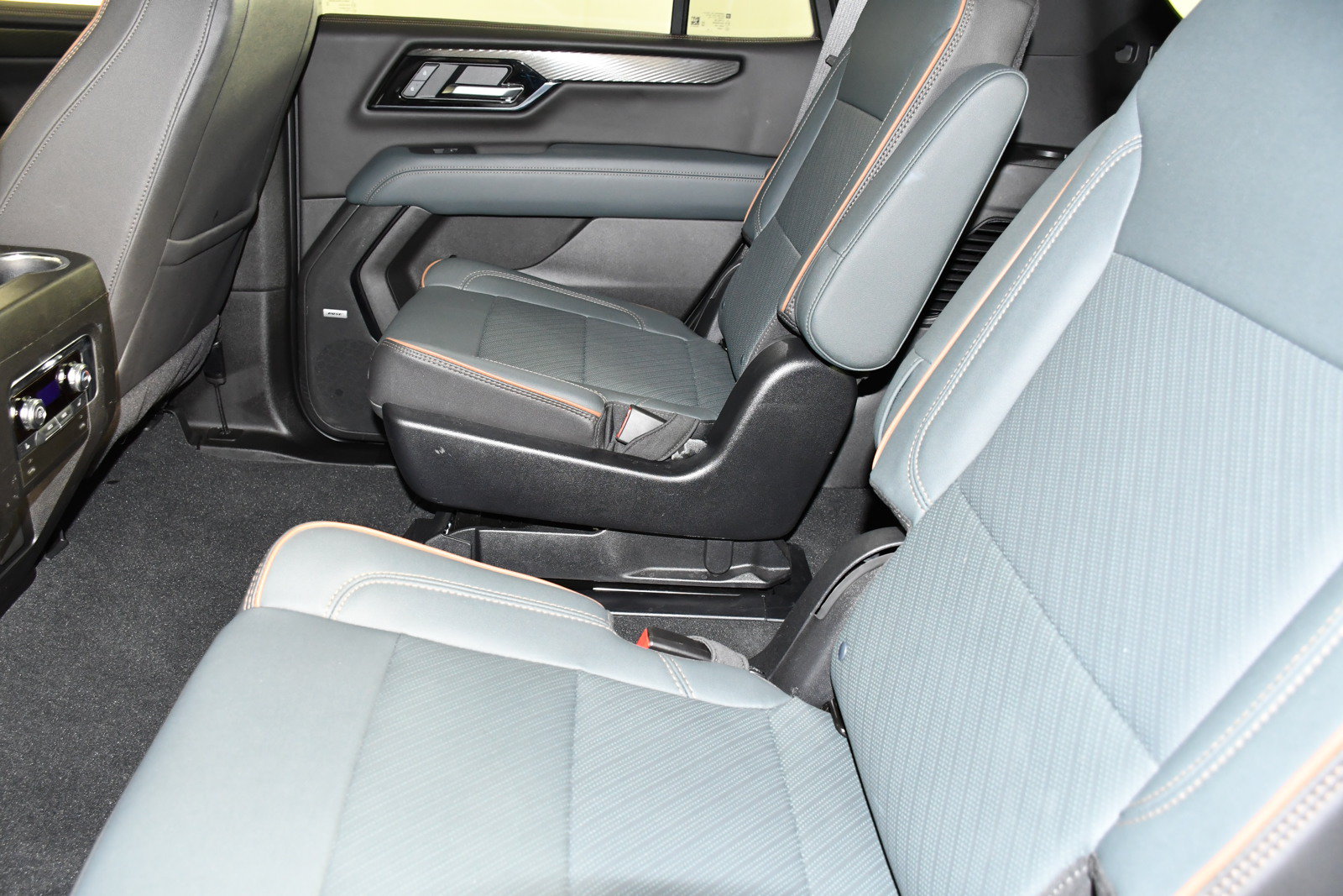 Used 2025 GMC Yukon AT4 AWD/4WD image 51
