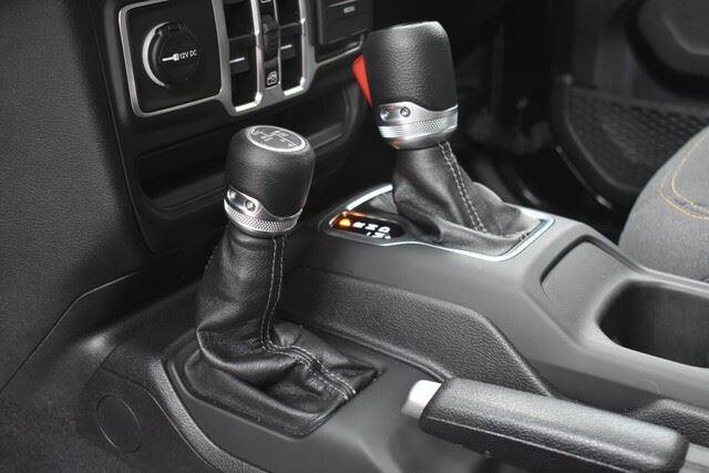 Used 2025 Jeep Wrangler Sahara 4xe AWD/4WD image 27