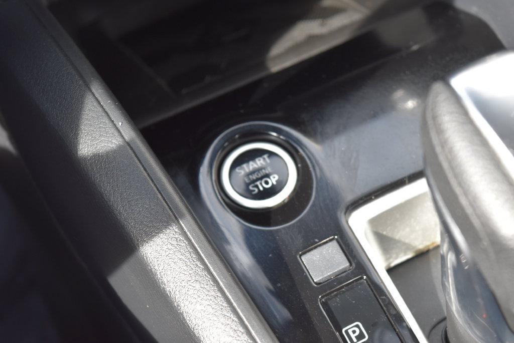 Used 2024 Nissan Versa SR FWD image 19