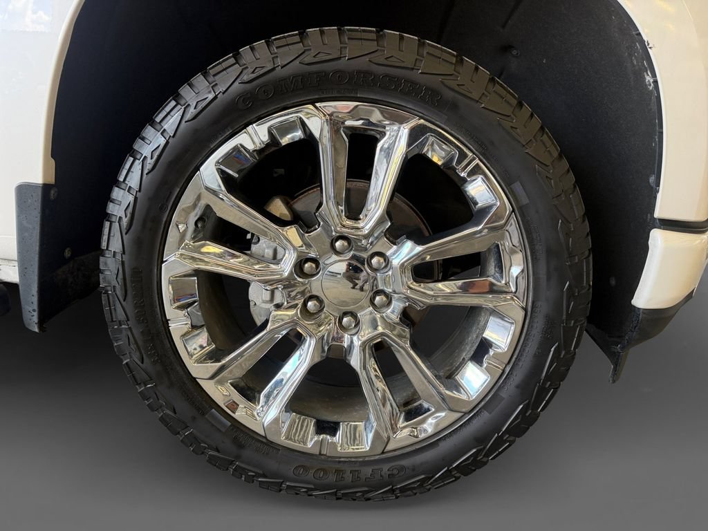 Used 2021 Chevrolet Silverado 1500 High Country w/ Technology Package AWD/4WD image 9