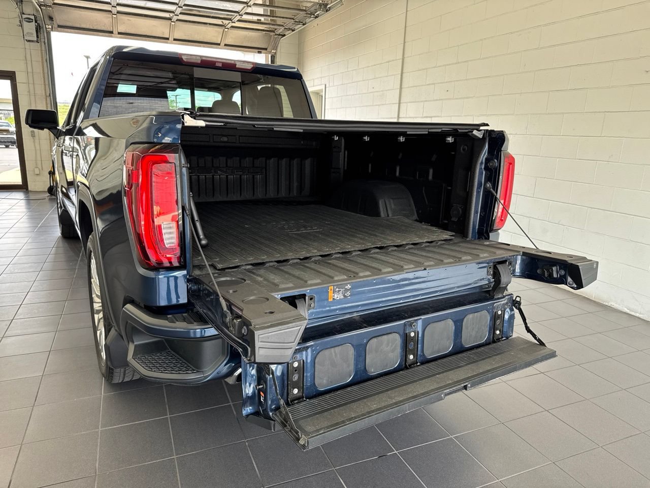 Used 2019 GMC Sierra 1500 Denali w/ Denali Ultimate Package AWD/4WD image 11