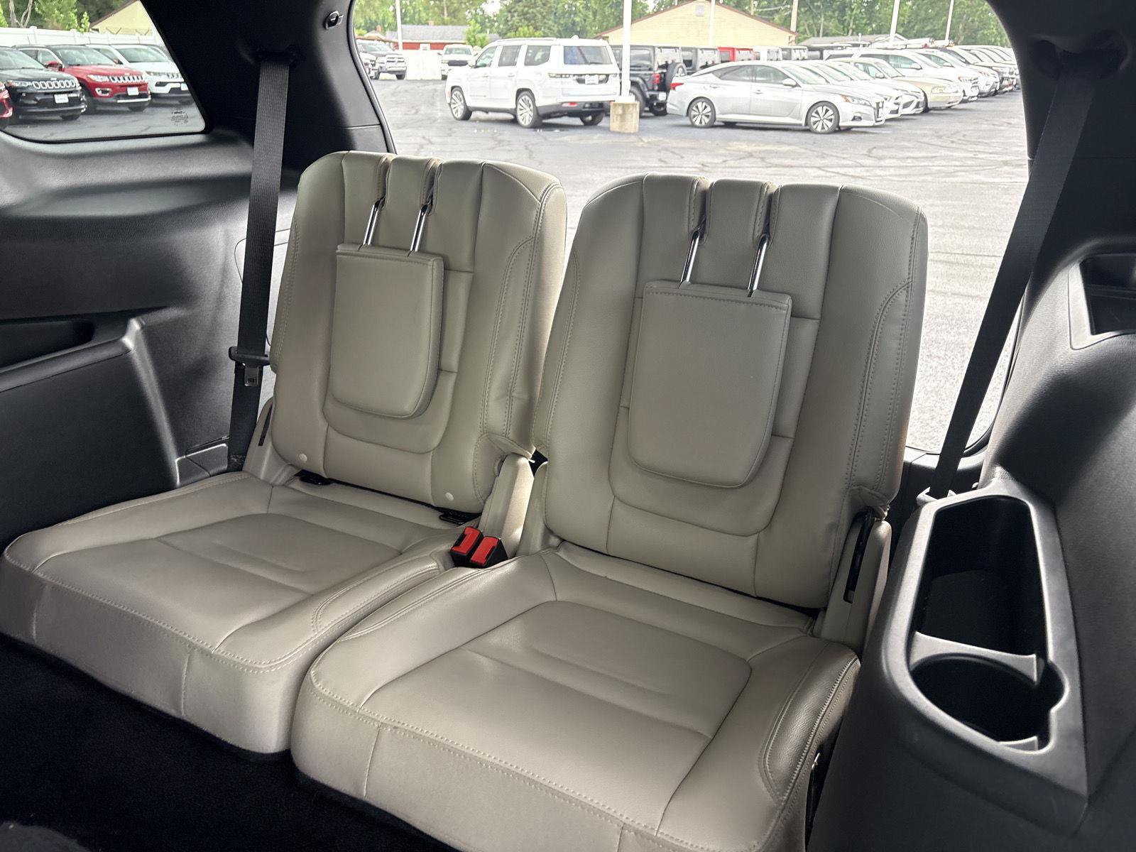 Used 2018 Ford Explorer XLT w/ Equipment Group 202A AWD/4WD image 11