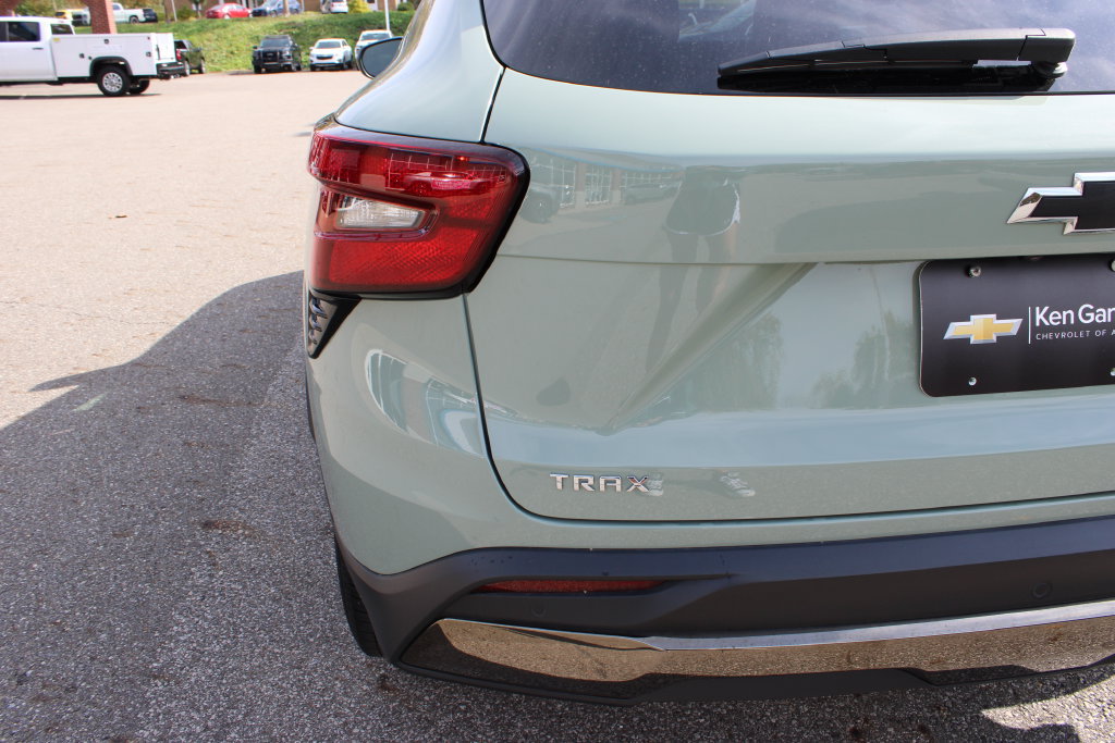 Used 2025 Chevrolet Trax ACTIV w/ Sunroof Package FWD image 27
