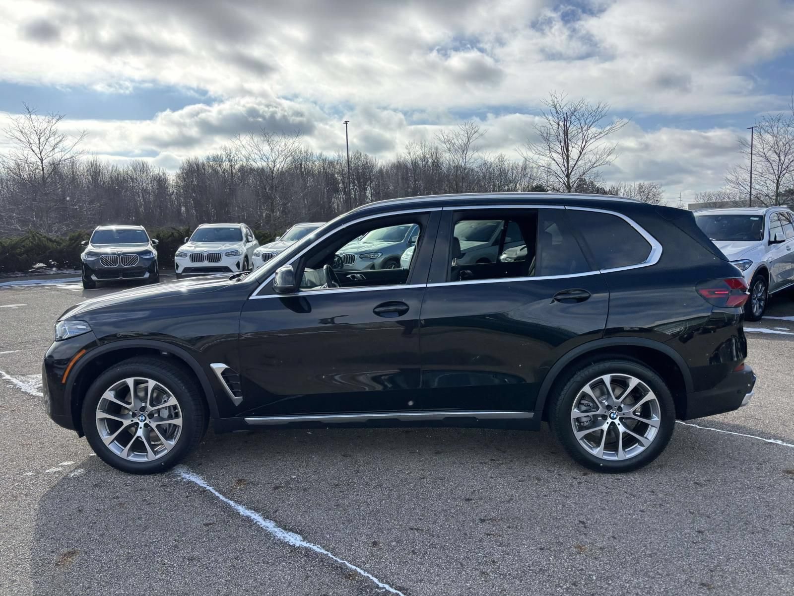 New 2026 BMW X5 xDrive40i w/ Climate Comfort Package AWD/4WD image 4