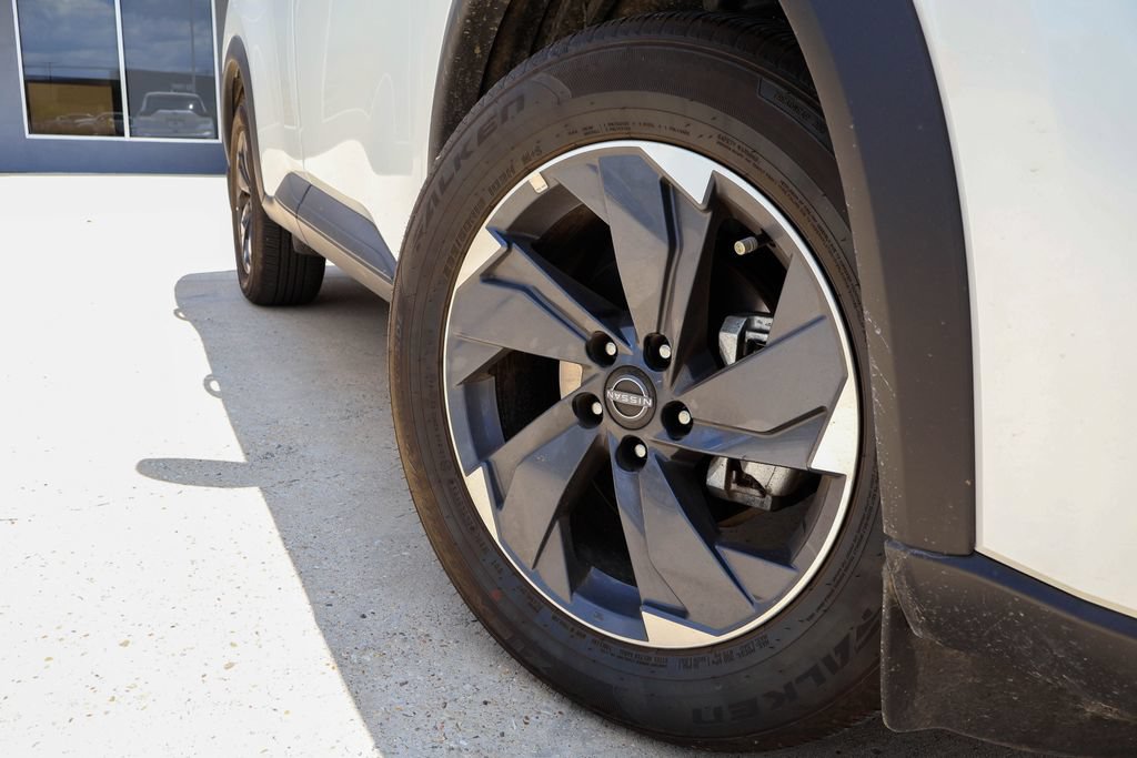 Certified 2026 Nissan Rogue SV w/ Cold Weather Package FWD image 27