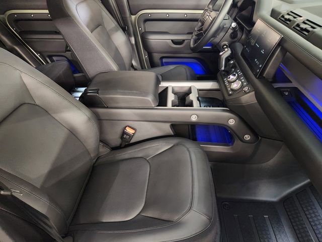 Used 2025 Land Rover Defender 110 X image 3