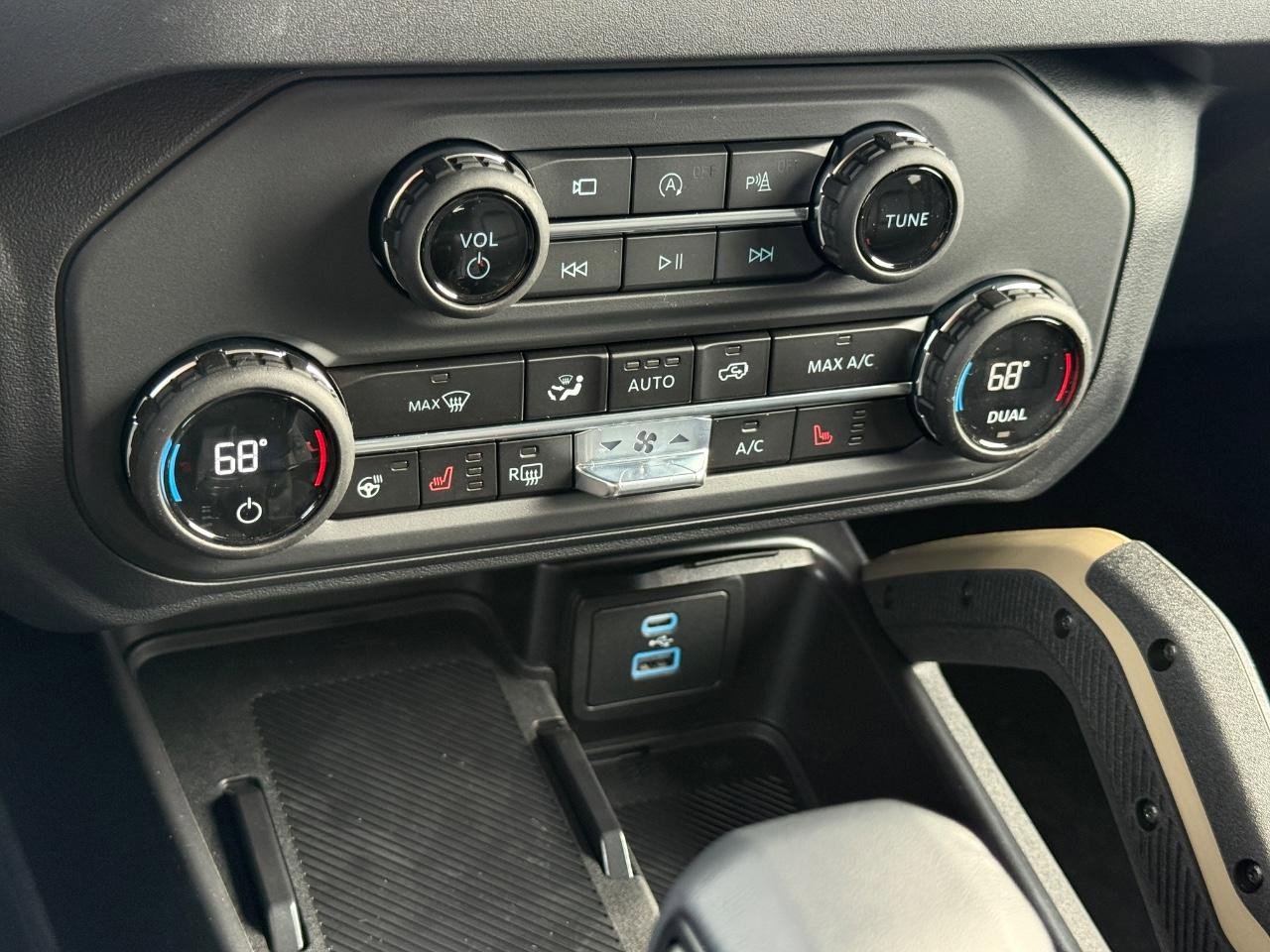 New 2025 Ford Bronco Badlands image 13