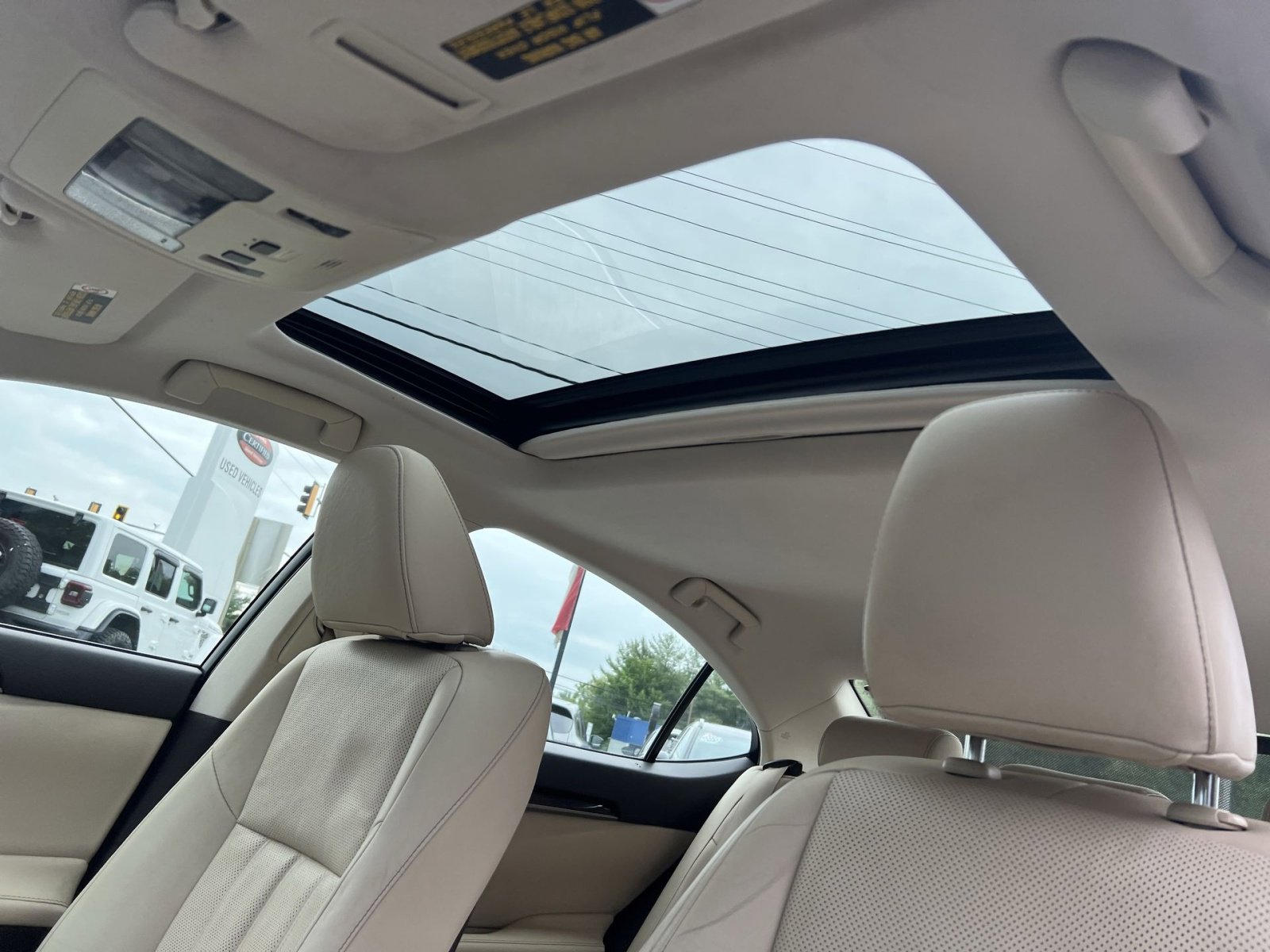 Used 2017 Lexus ES 350 w/ Luxury Package FWD image 23
