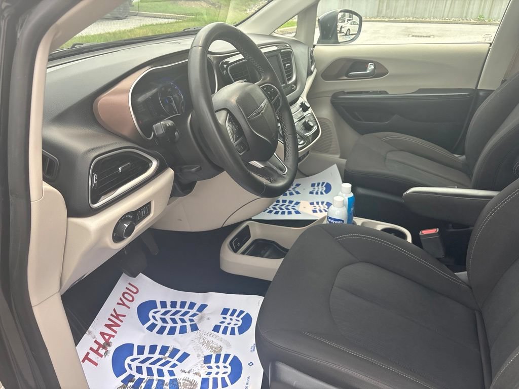 Used 2024 Chrysler Voyager LX FWD image 30